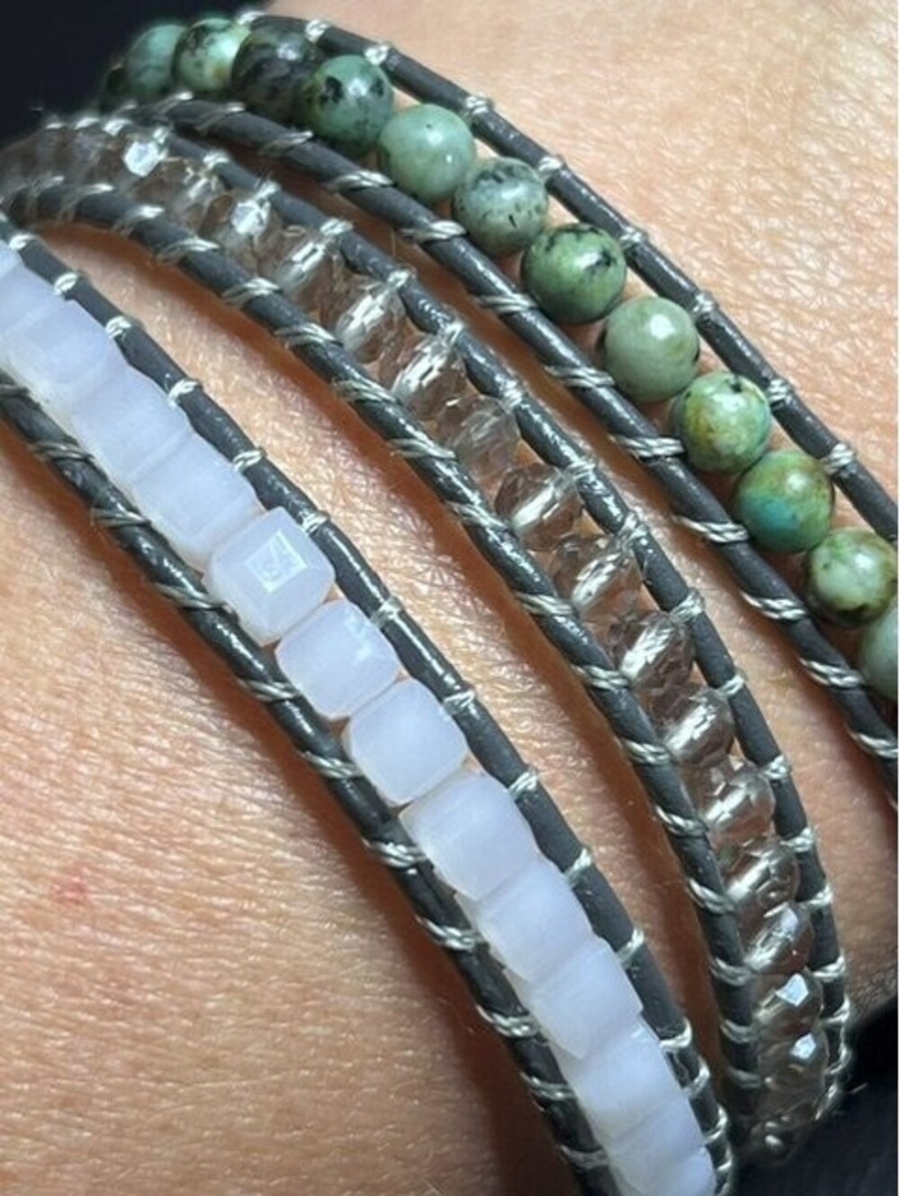 B7442 VICTORIA EMERSON Multi-Wrap Beaded Leather Bracelet Green Crystal Boho 22"